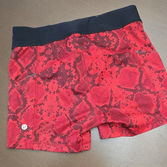 Pants - LULULEMON Womens 6‎ What The Sport Shorts Red Snakeskin Tights